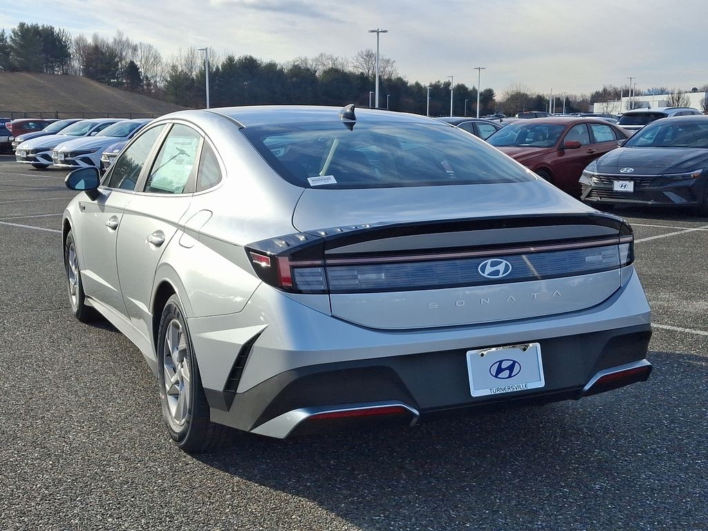 2025 Hyundai Sonata SE 3