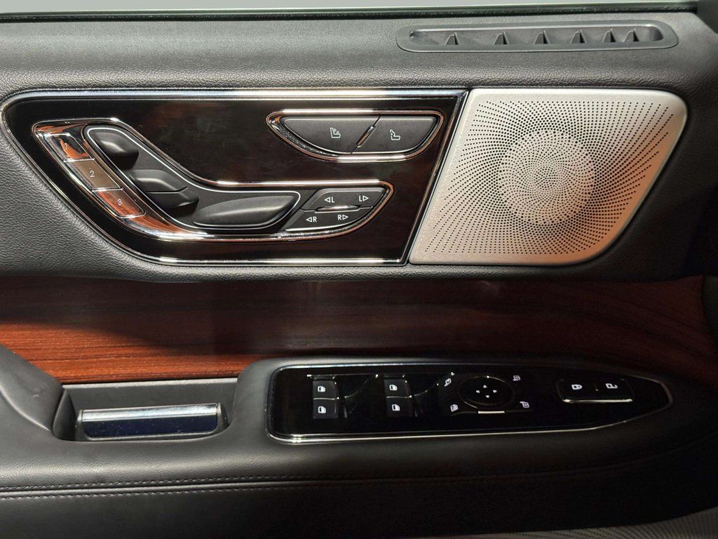 Certified Used 2023 Infinite Black Metallic Clearcoat Lincoln Reserve image 10