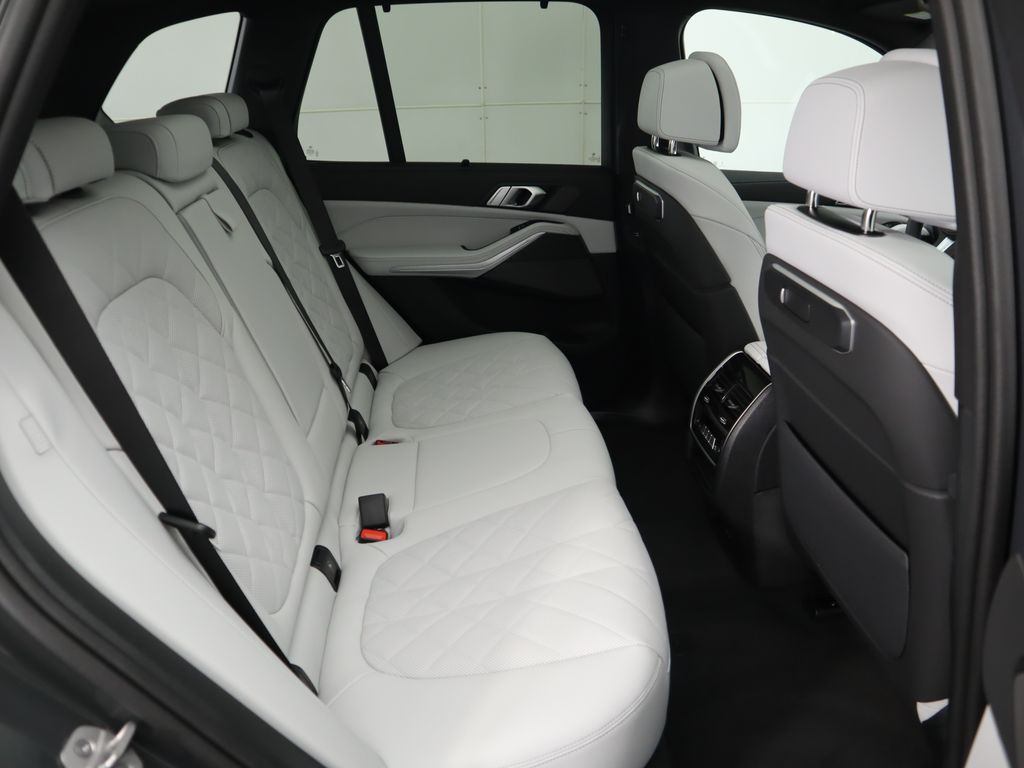 Thumbnail: 2026 BMW X5 - 23