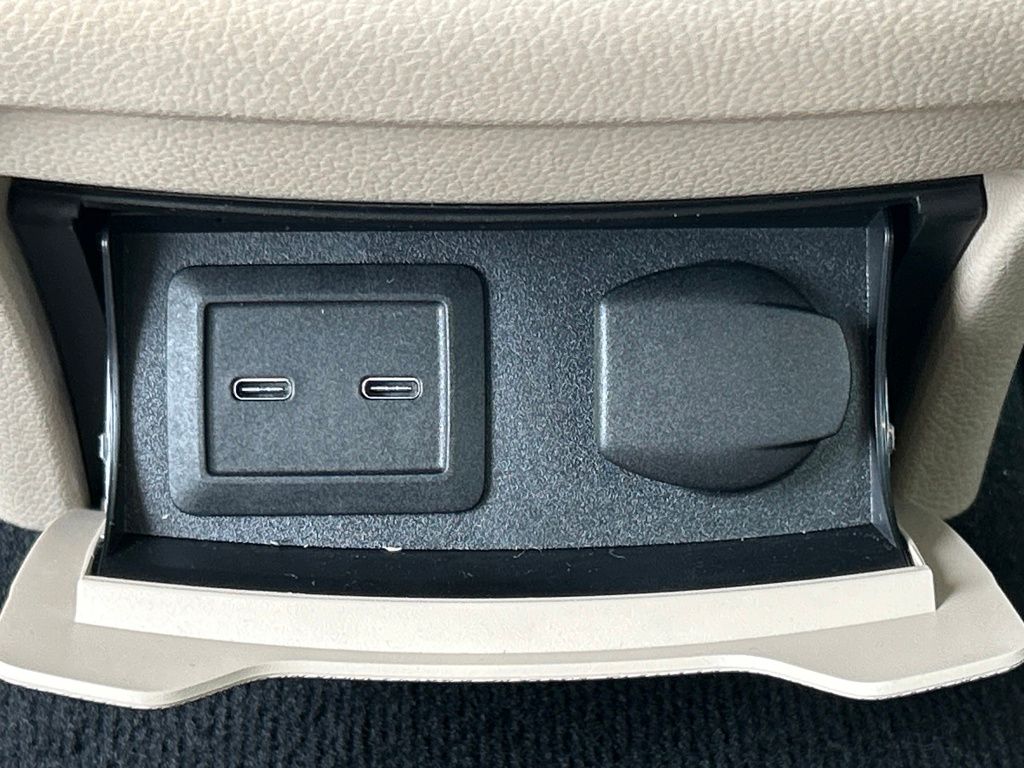 Used 2022  Mercedes-Benz GLC 300 image 50