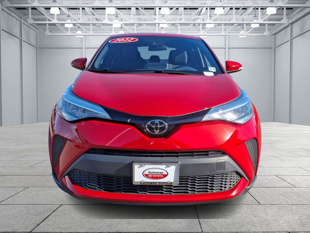 2022 Toyota C-HR XLE 2