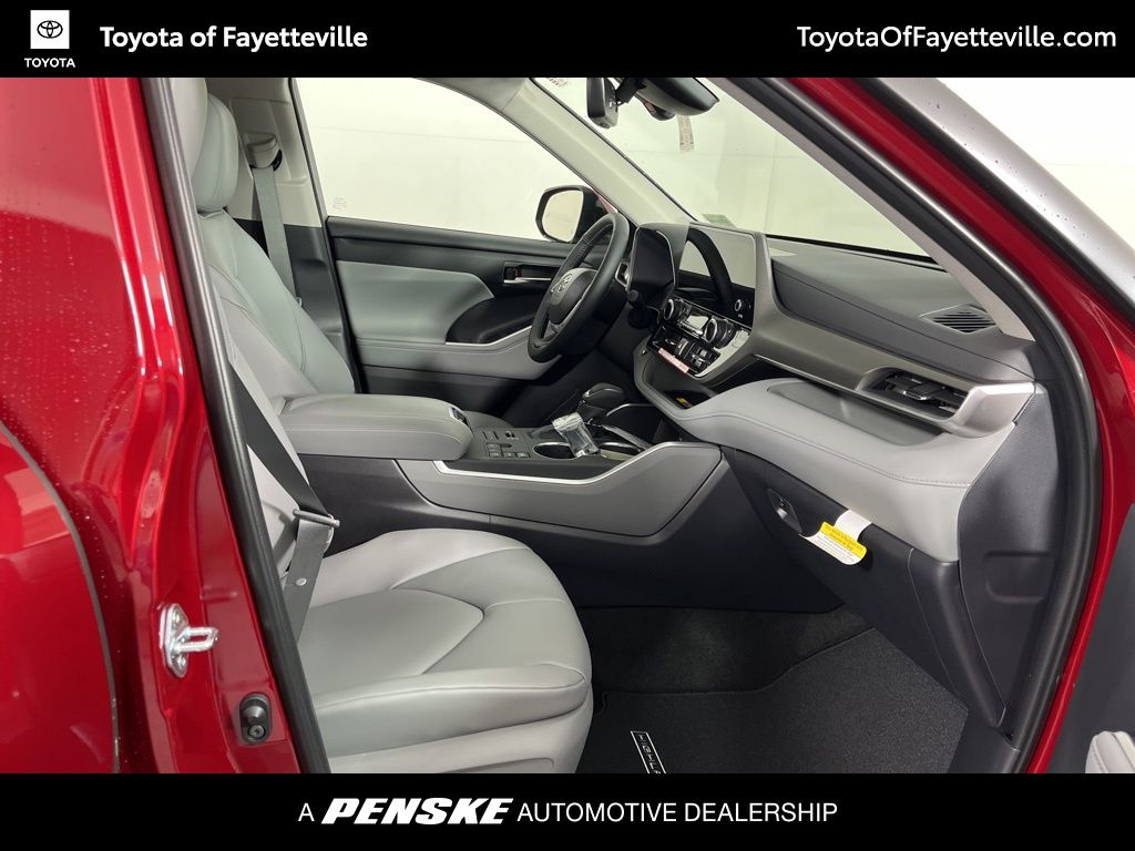 Thumbnail: 2026 Toyota Highlander - 8