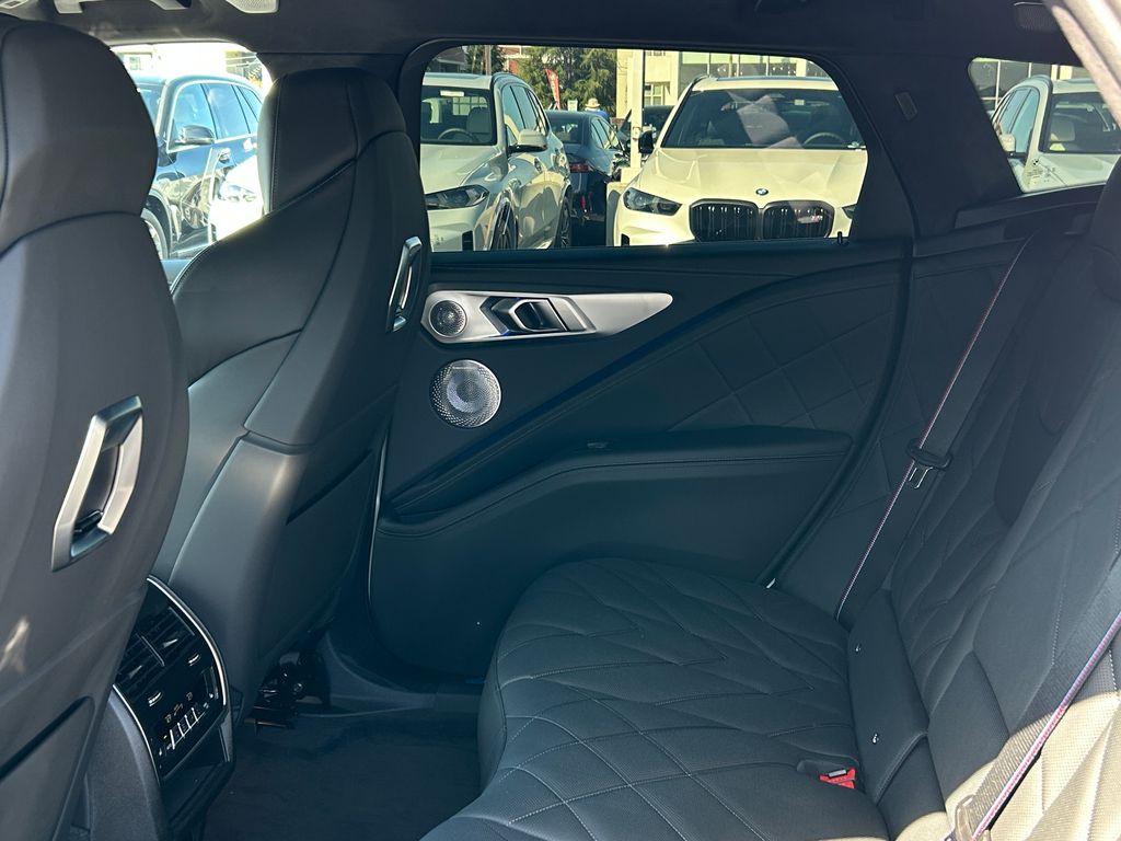 2025 BMW XM  31