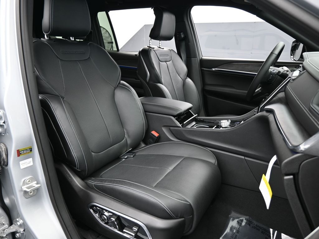 Used 2024 Silver Zynith Jeep Overland image 55