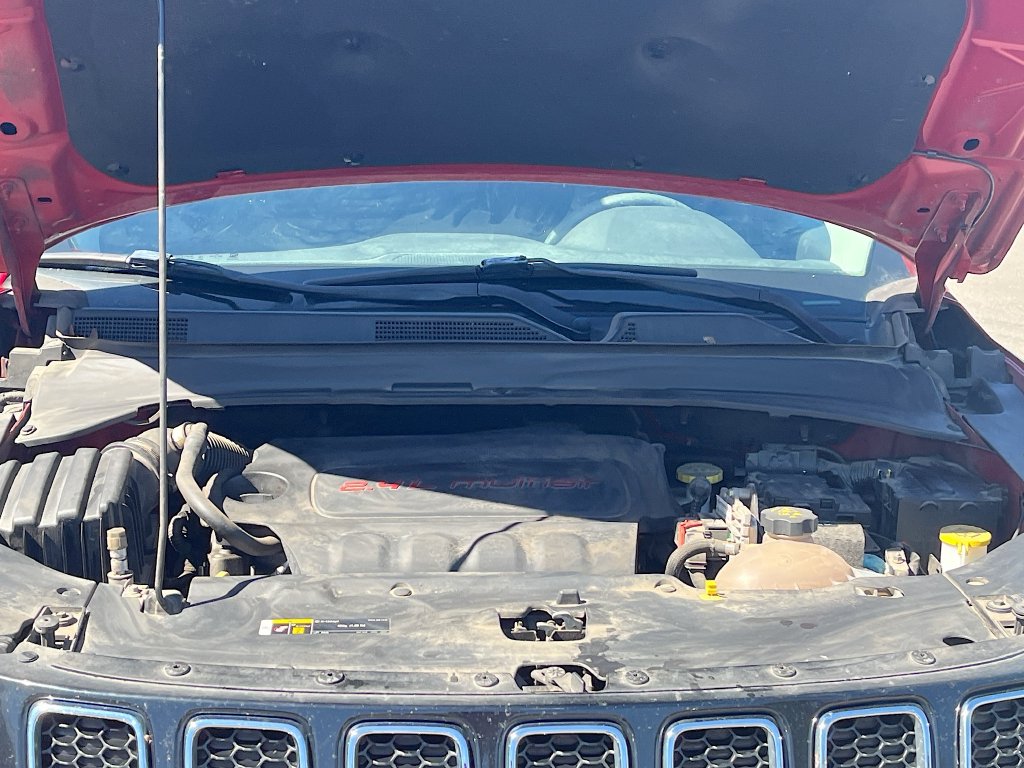 Used 2018 Red Jeep Sport image 9