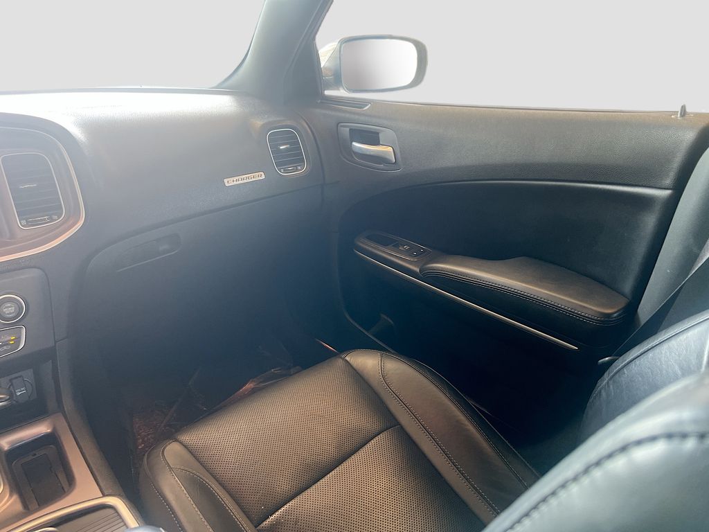 Used 2021 White Dodge SXT image 23