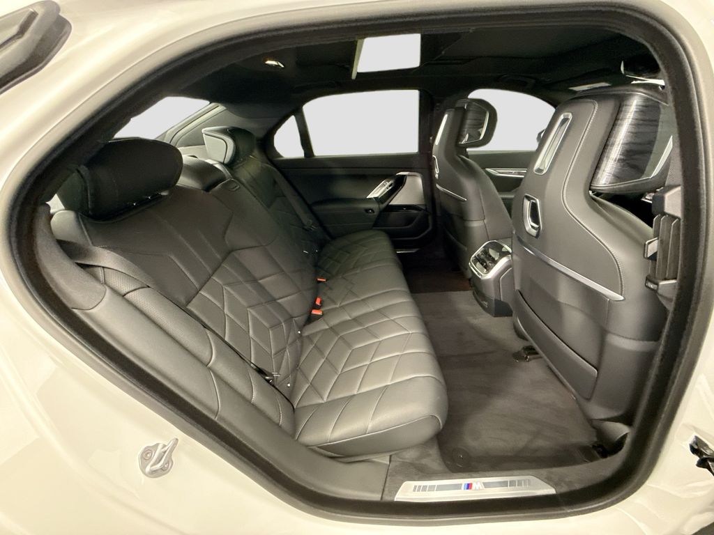 Thumbnail: 2026 BMW i7 - 21