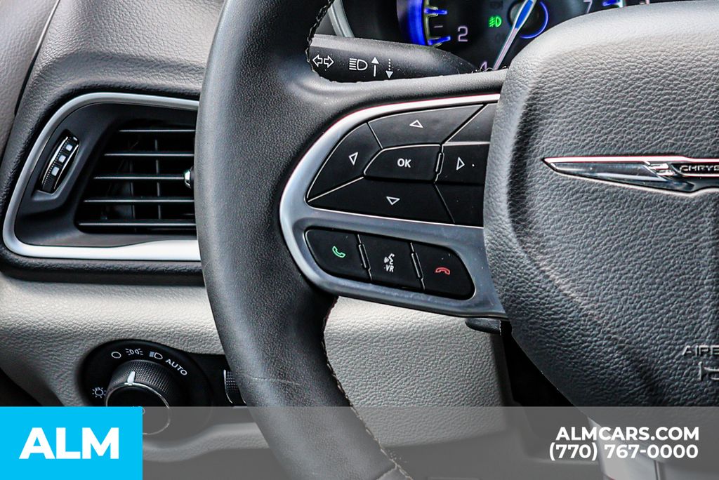 2023 Chrysler Pacifica Touring L photo 35
