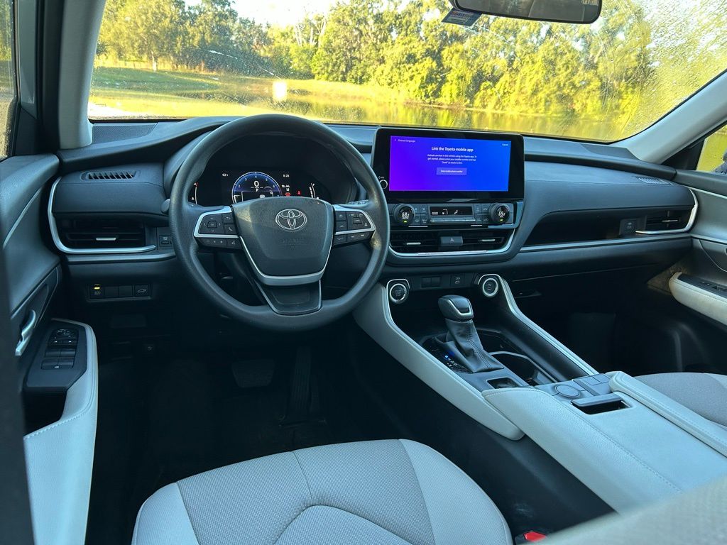 Thumbnail: 2025 Toyota Grand Highlander - 12