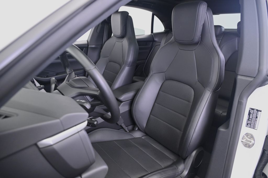 Thumbnail: 2024 Porsche Macan - 5