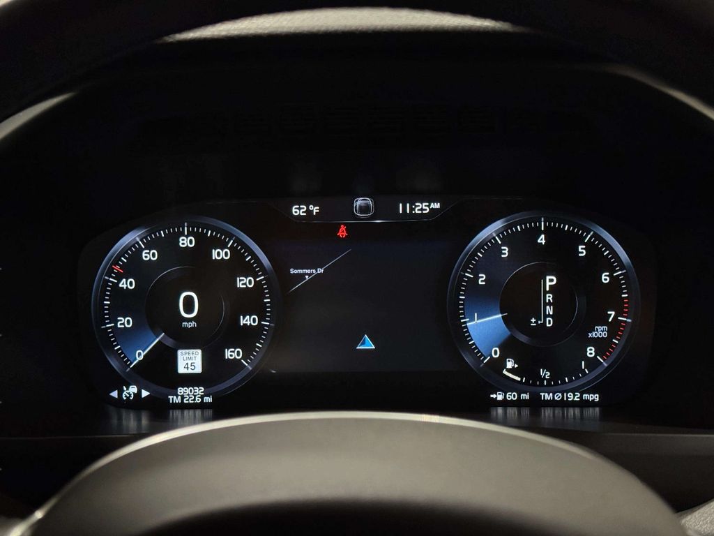 Used 2020 Osmium Gray Metallic Volvo T6 Momentum image 21