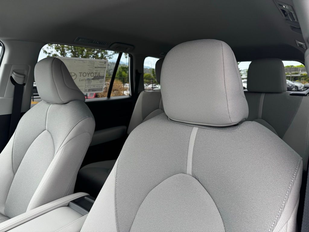 2025 Toyota Grand Highlander LE AWD photo 14
