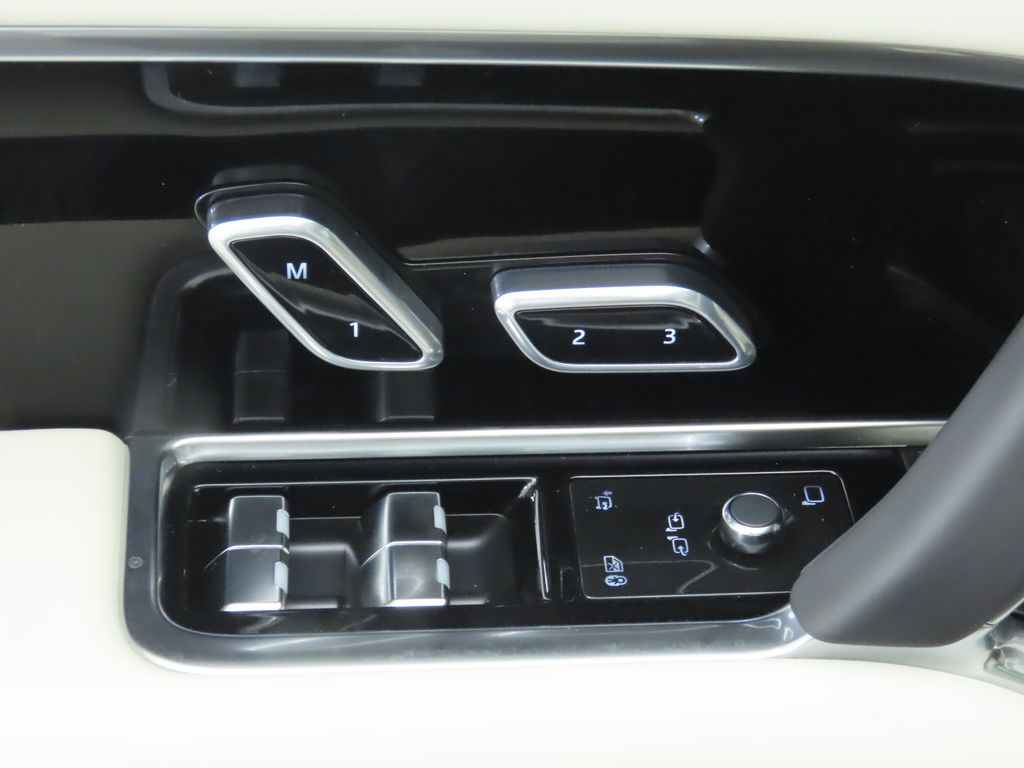 Thumbnail: 2025 Land Rover Range Rover - 25