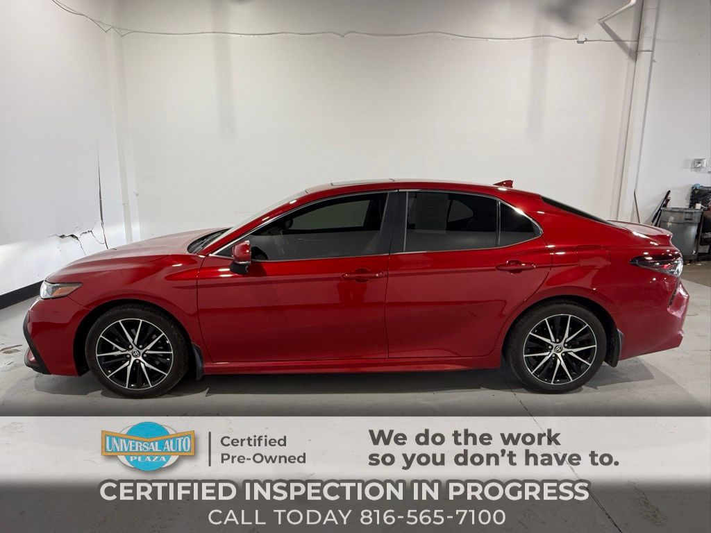 2022 Toyota Camry Hybrid SE FWD