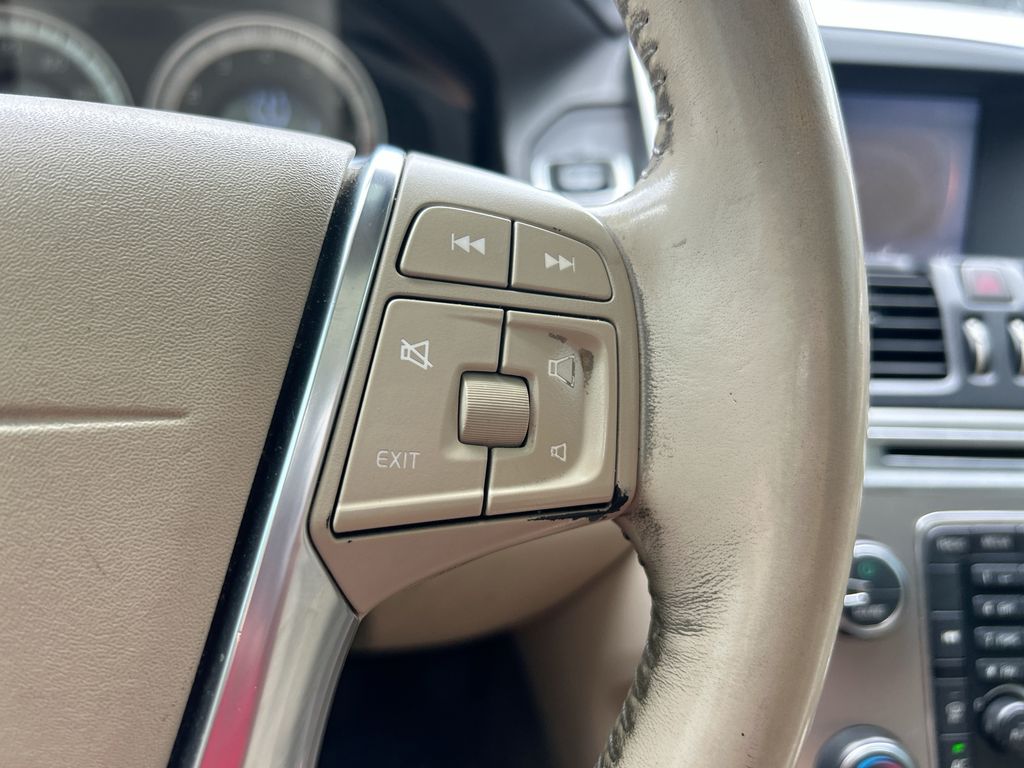 Thumbnail: 2011 Volvo XC60 - 16