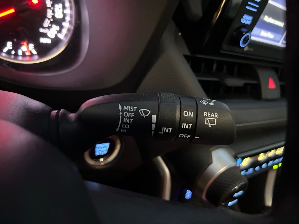 Thumbnail: 2022 Toyota RAV4 - 21