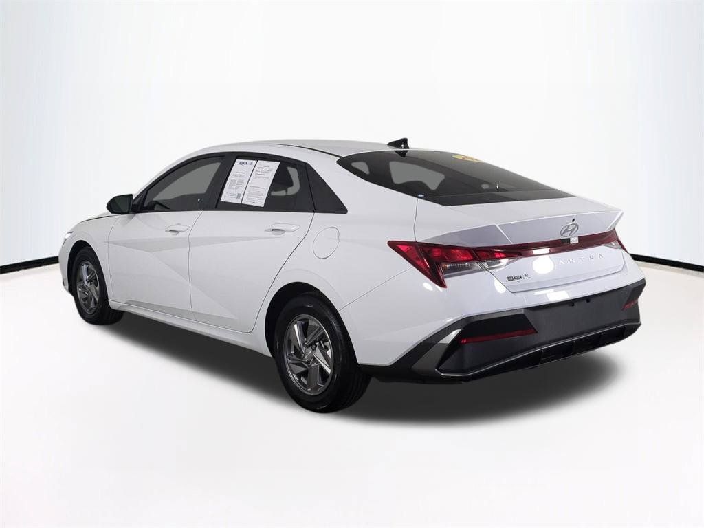 2025 Hyundai Elantra SE - Photo 7