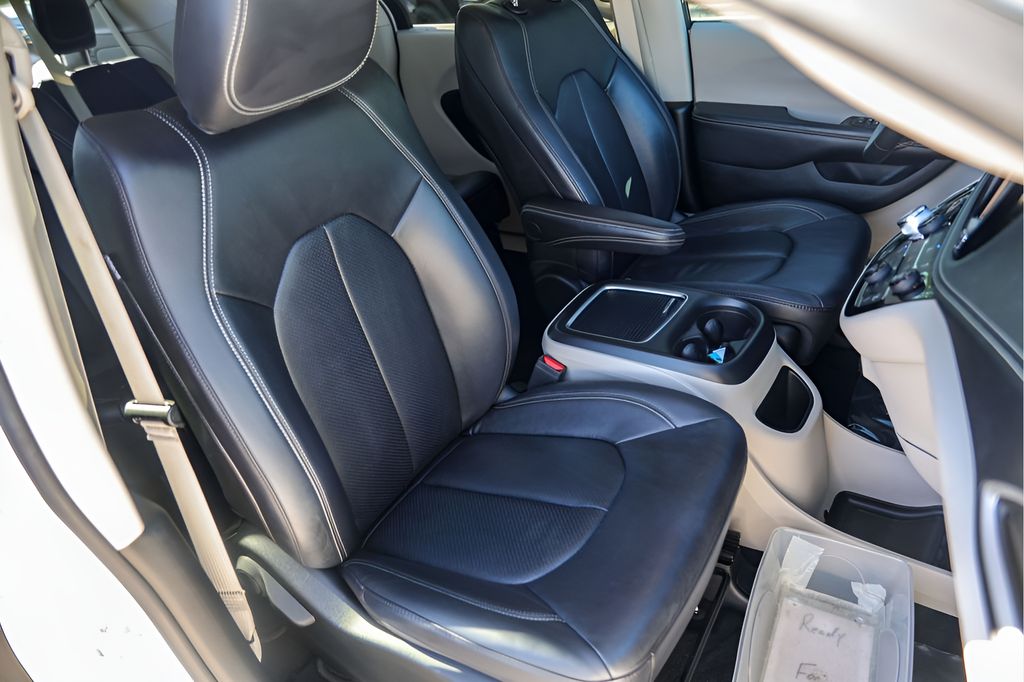 Used Car 2022 Chrysler Pacifica  Touring L For Sale Under $30,000 In Austin, Texas