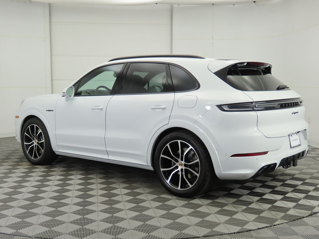 Thumbnail: 2025 Porsche Cayenne - 3