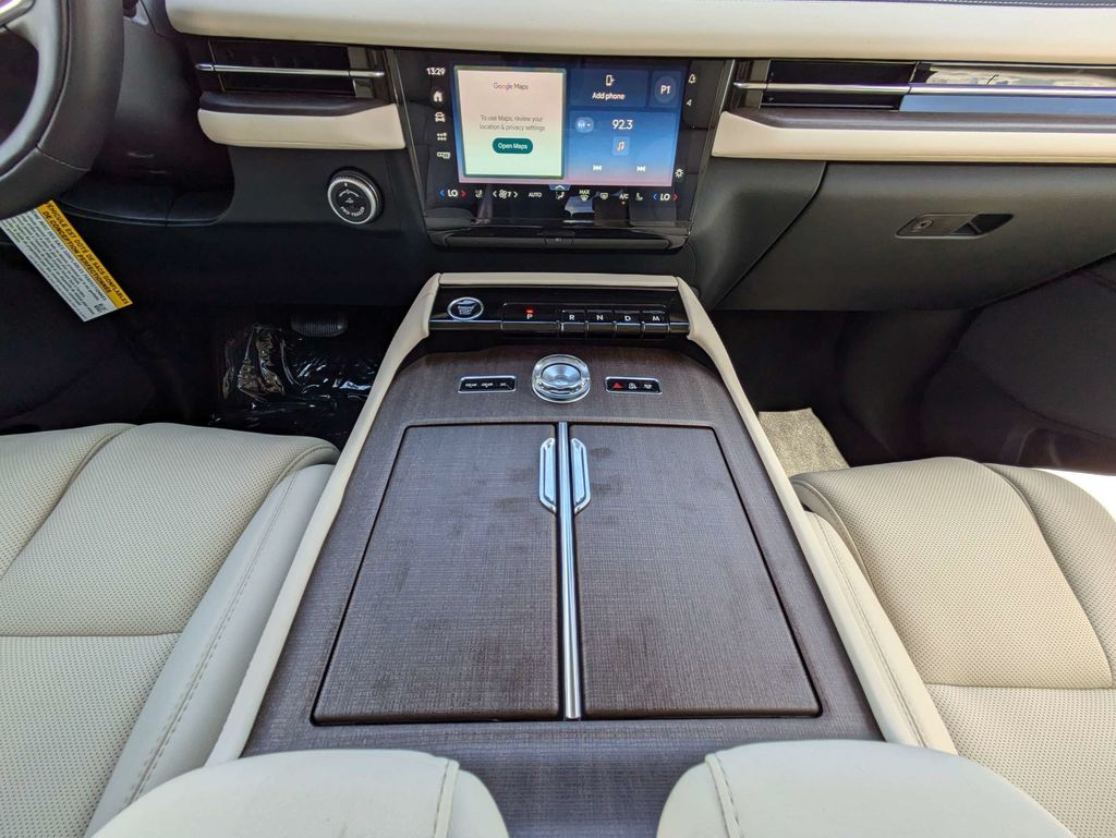 2027 Lincoln Navigator Premiere