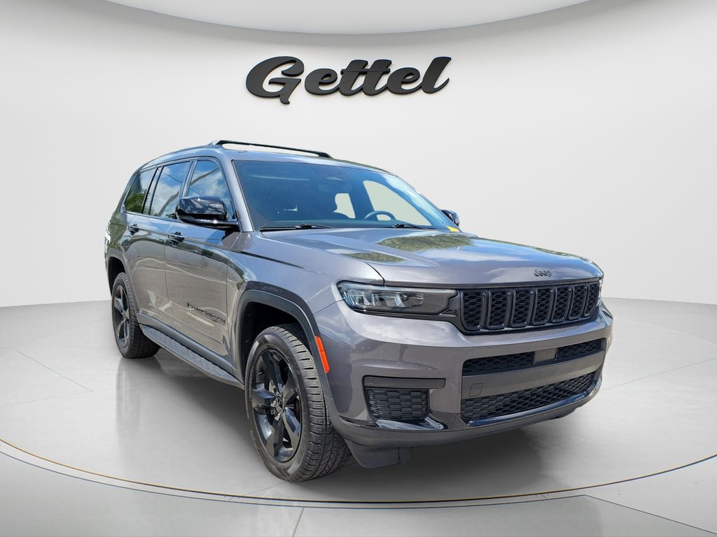 Used 2023 Gray Jeep Altitude image 4