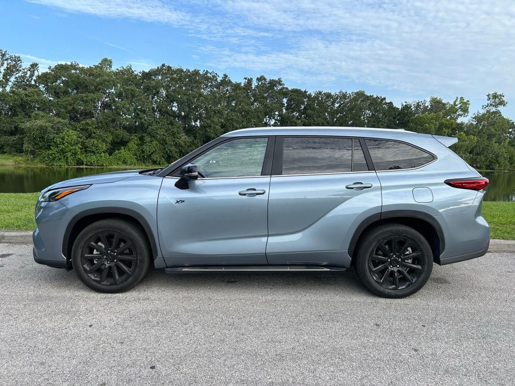 2023 Toyota Highlander XLE 2