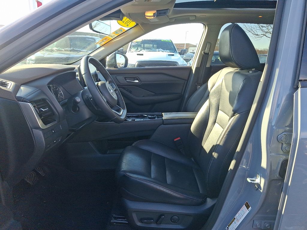 Thumbnail: 2022 Nissan Rogue - 12