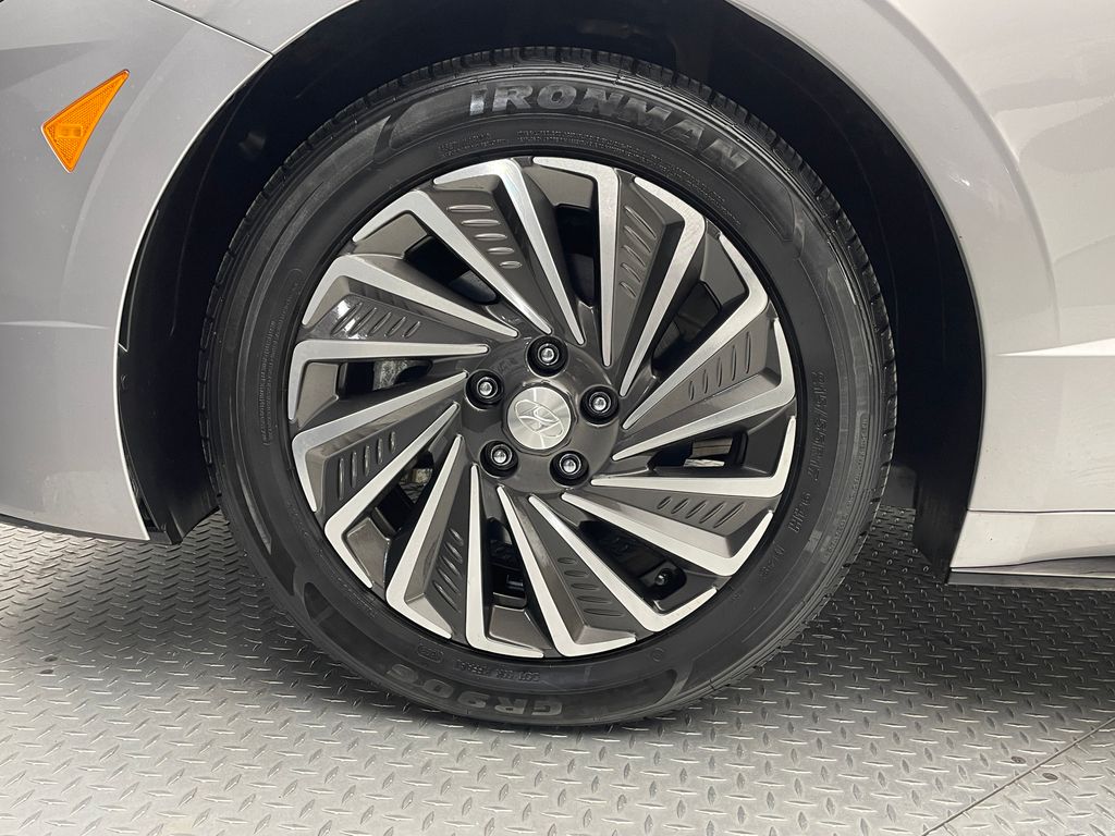 Thumbnail: 2023 Hyundai Sonata - 9