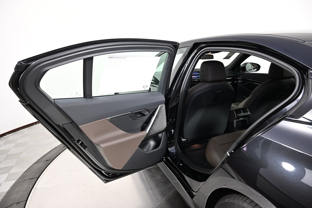 Thumbnail: 2026 BMW 5 Series - 23