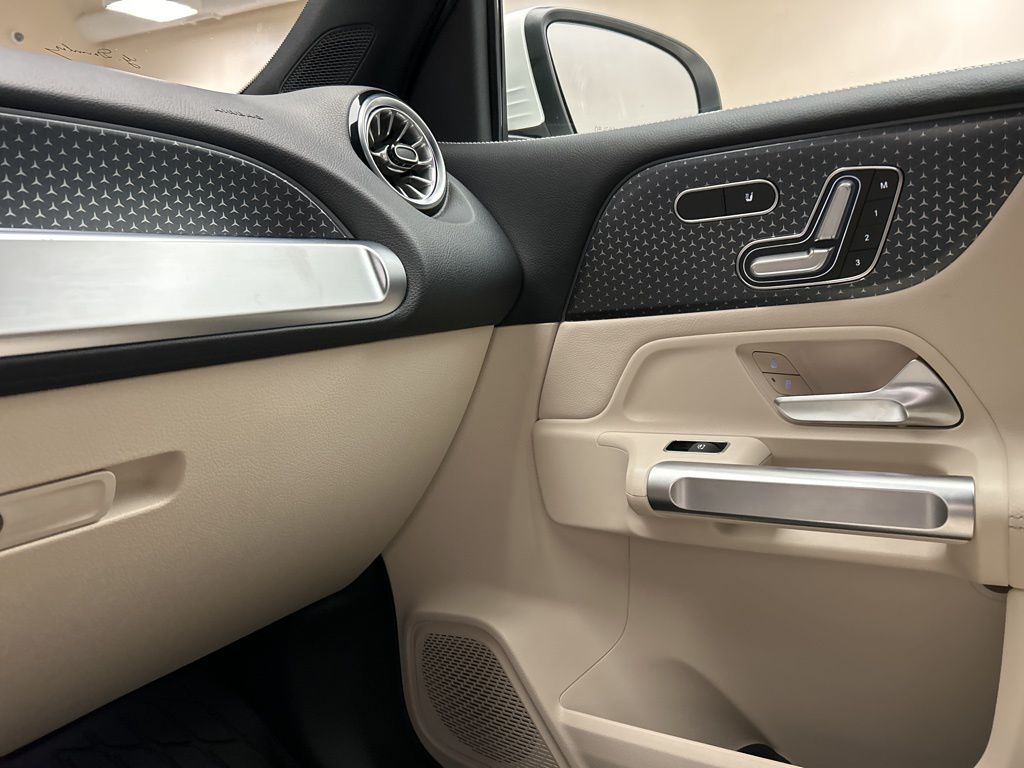 Thumbnail: 2025 Mercedes-Benz GLB - 21