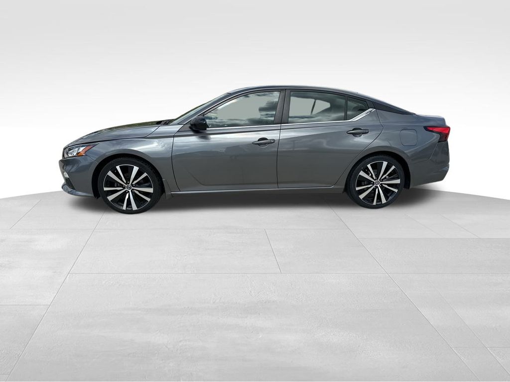 2022 Gun Metallic Nissan Altima 2.5 SR FWD Sedan