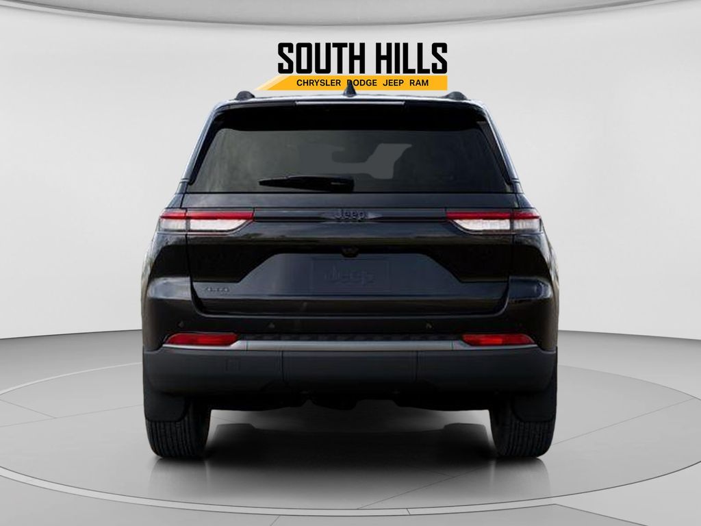 2026 Jeep Grand Cherokee Laredo Black at South Hills CDJR