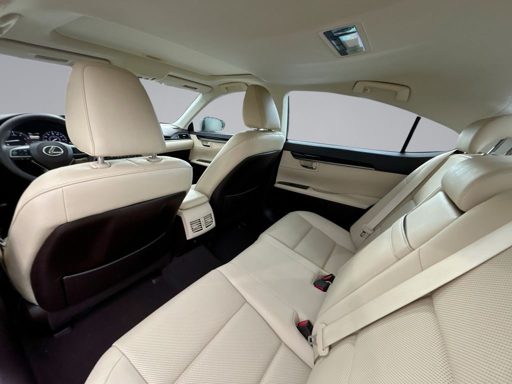 Thumbnail: 2016 Lexus ES - 32