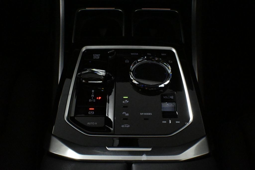 Thumbnail: 2025 BMW 7 Series - 25