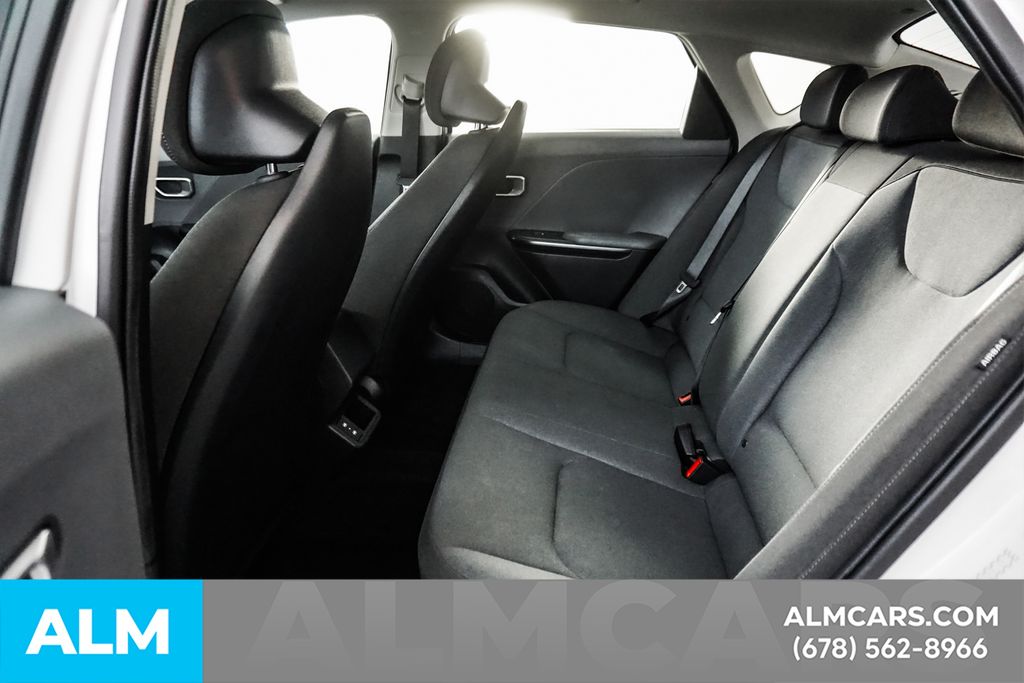 Used 2025 White Kia LXS image 17