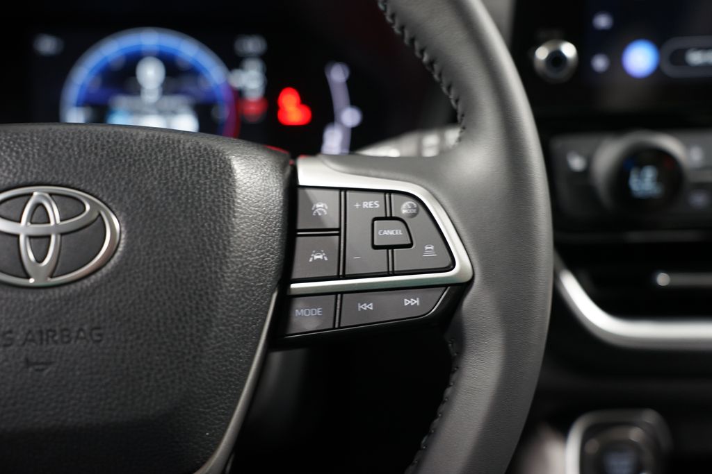 2025 Toyota Grand Highlander XLE 13