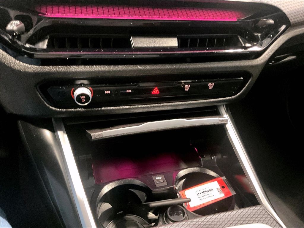 2025 BMW 3 Series — photo 26
