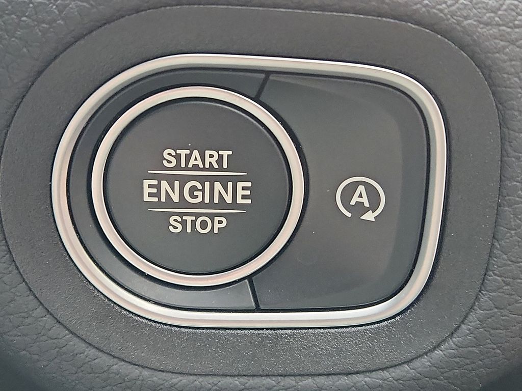 Thumbnail: 2025 Mercedes-Benz GLE - 25