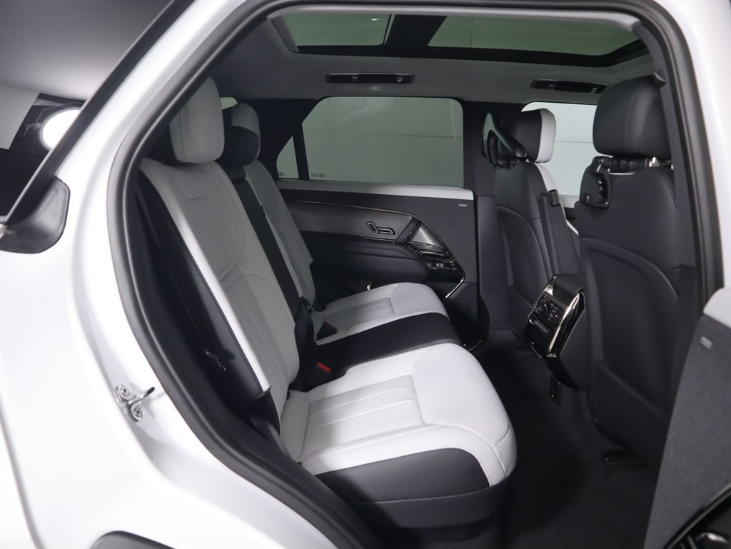 Thumbnail: 2025 Land Rover Range Rover Sport - 24
