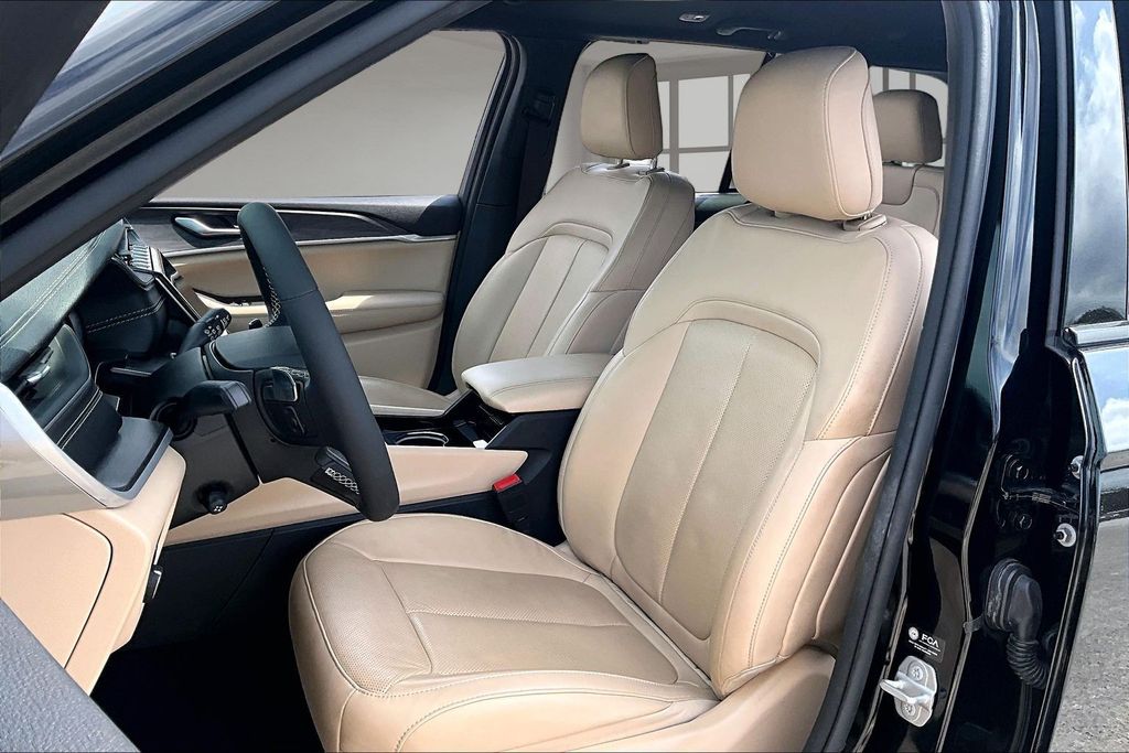Used 2023 Jeep Grand Cherokee SUV