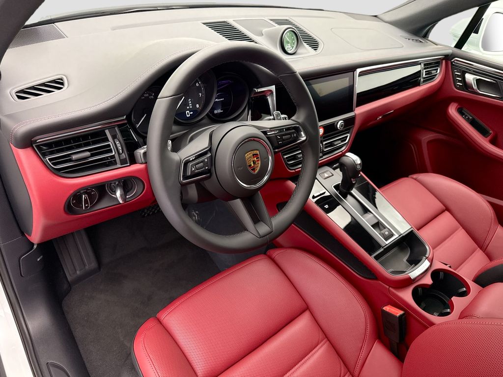 Thumbnail: 2026 Porsche Macan - 4