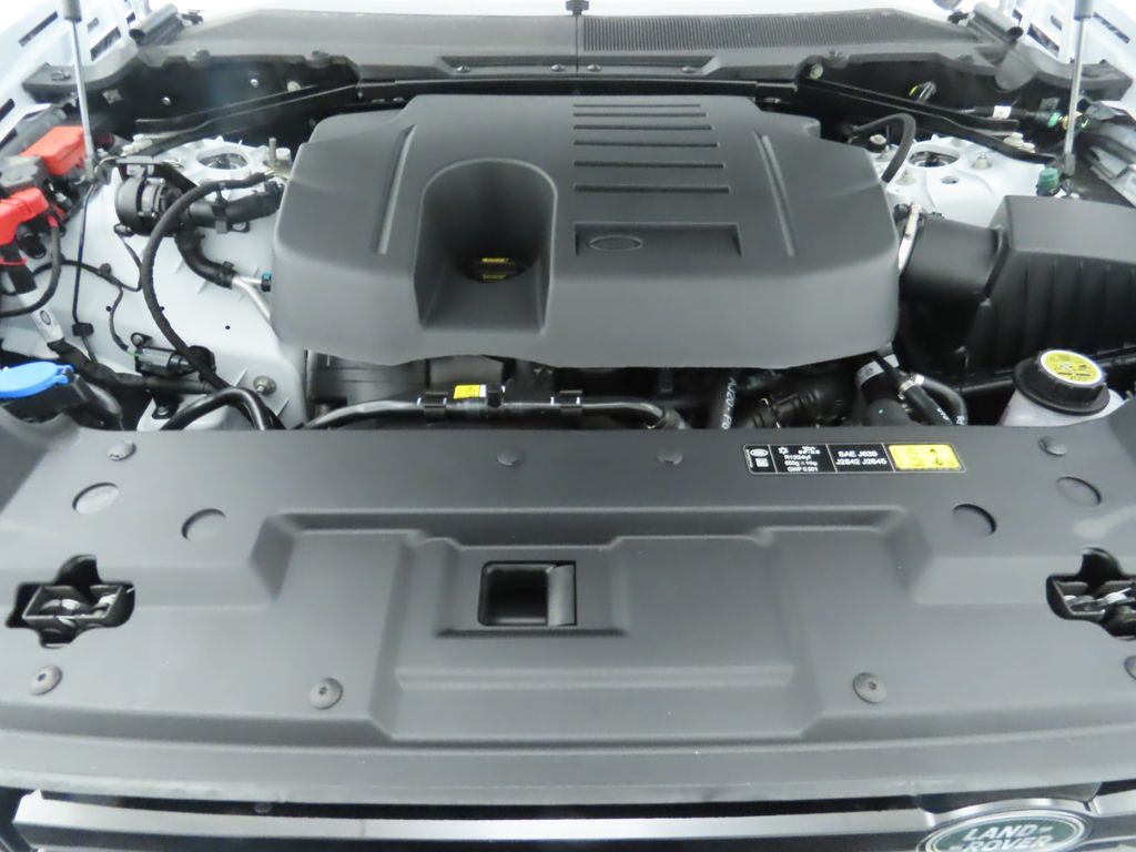 2025 Land Rover Defender 110 31