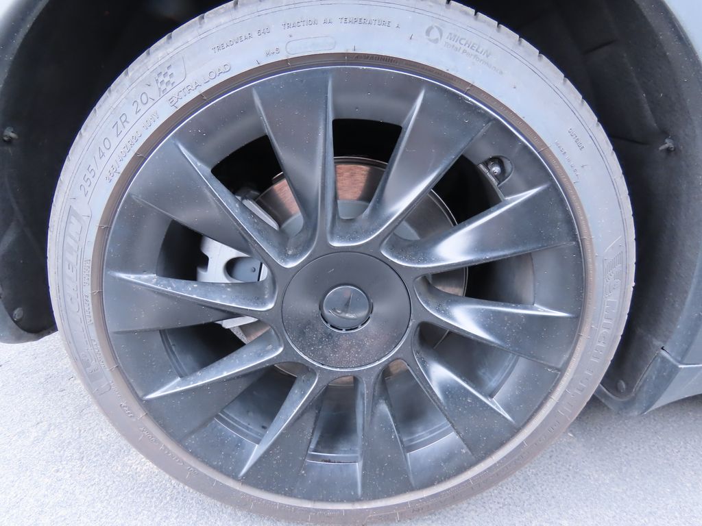 Thumbnail: 2022 Tesla Model Y - 17