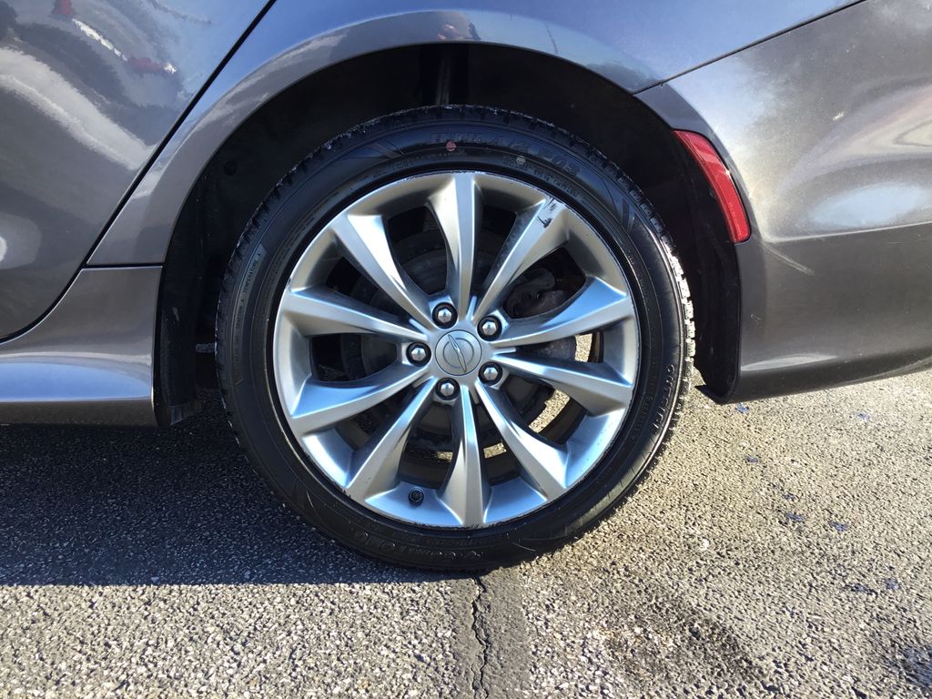 Thumbnail: 2015 Chrysler 200 - 10