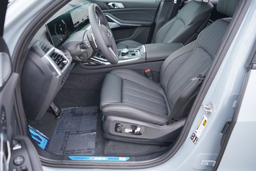 Thumbnail: 2026 BMW X7 - 9