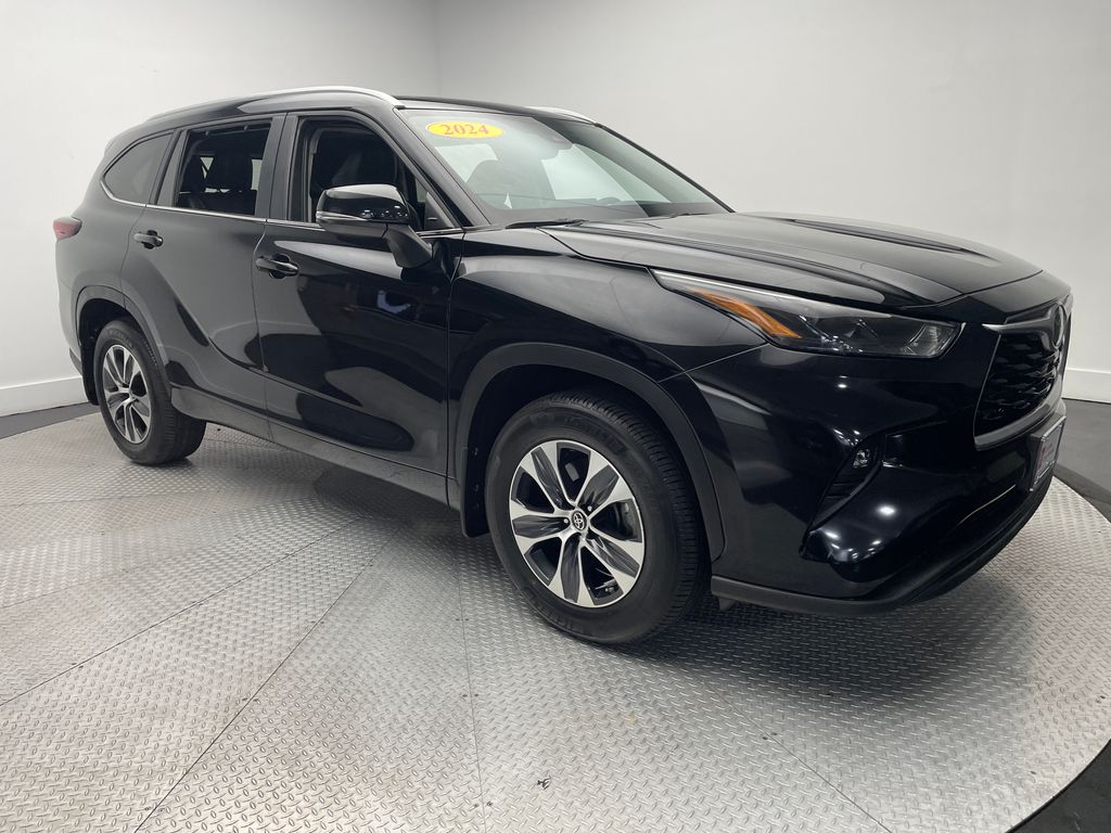 Thumbnail: 2024 Toyota Highlander - 3