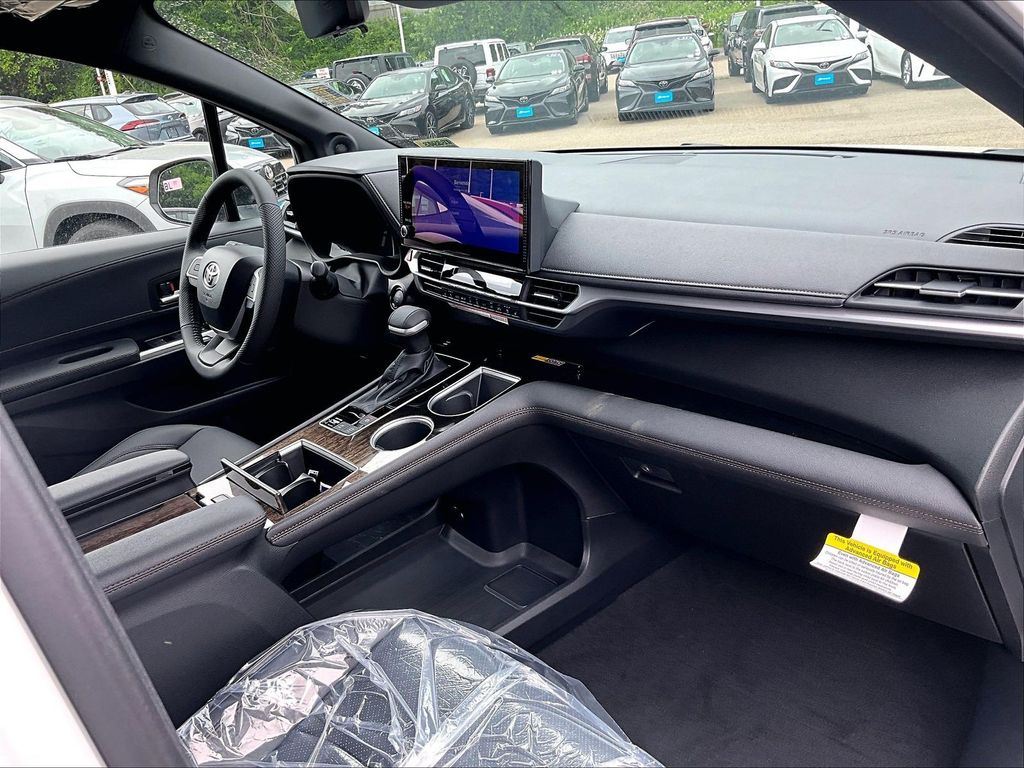 2026 Toyota Sienna — photo 10