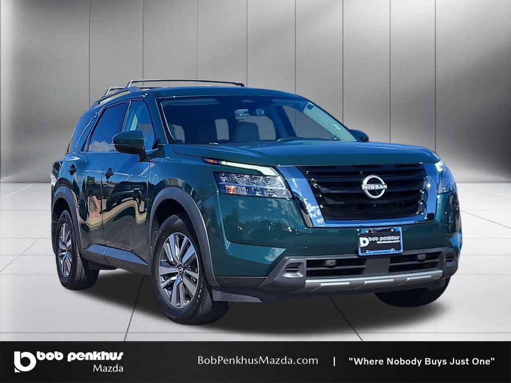 2023 Nissan Pathfinder SL