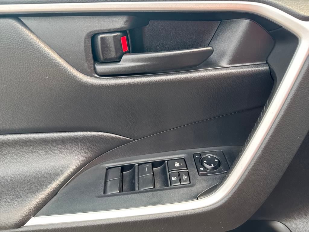 2022 Toyota RAV4 LE photo 29