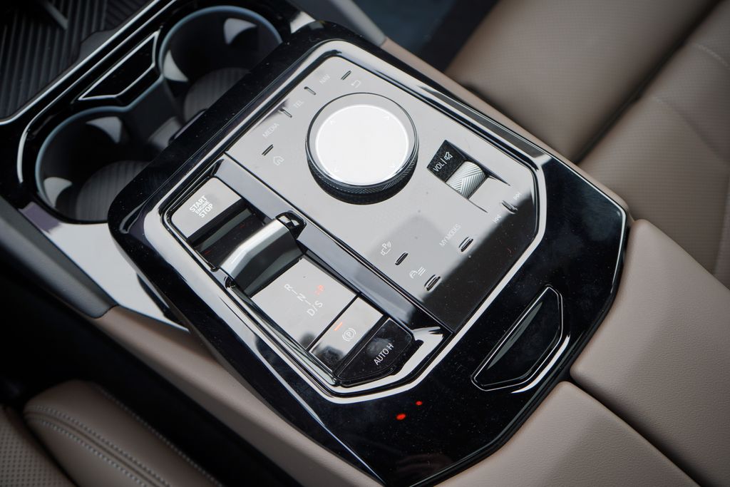 Thumbnail: 2025 BMW 5 Series - 19